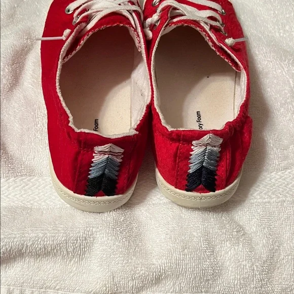 Time and Tru Bright Red Sneakers - Picture 2 of 5